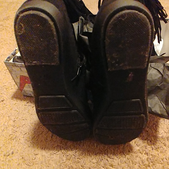 Black fringed boots - Picture 2 of 5